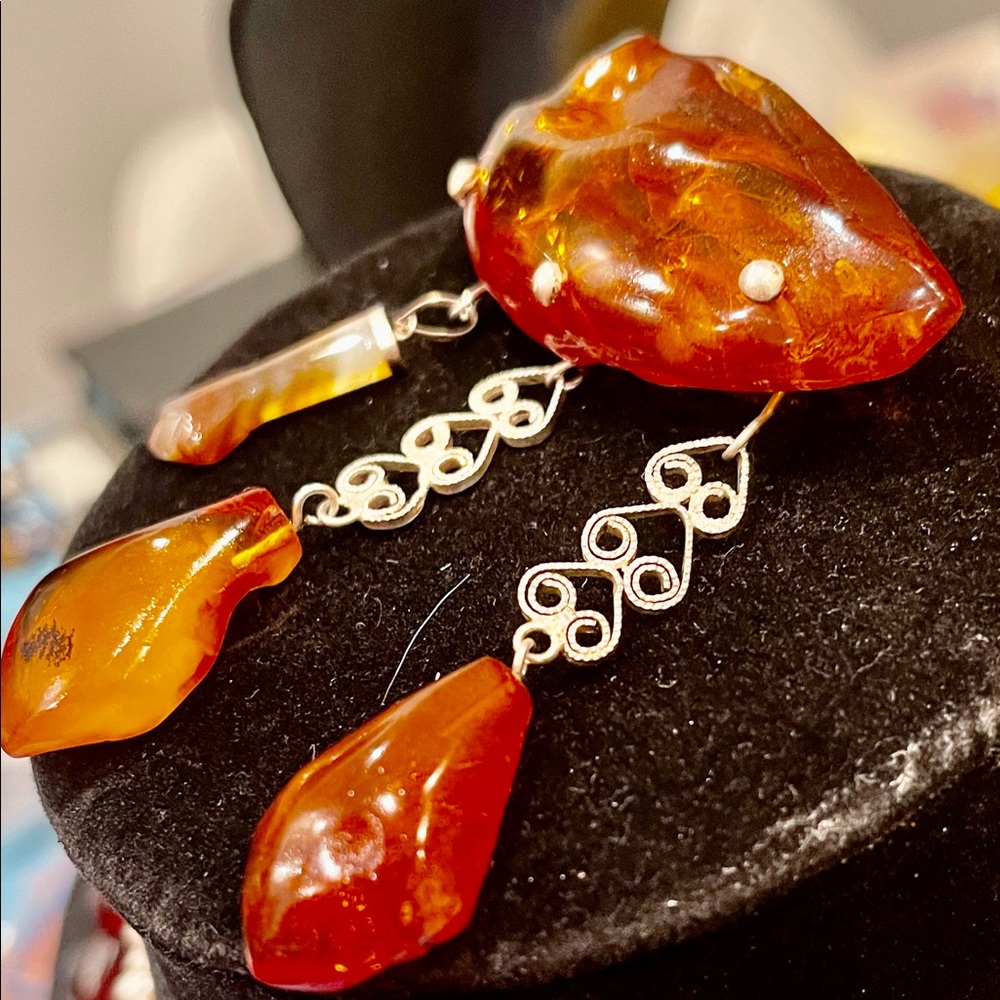 SPECTACULAR PIECE OF VINTAGE AMBER